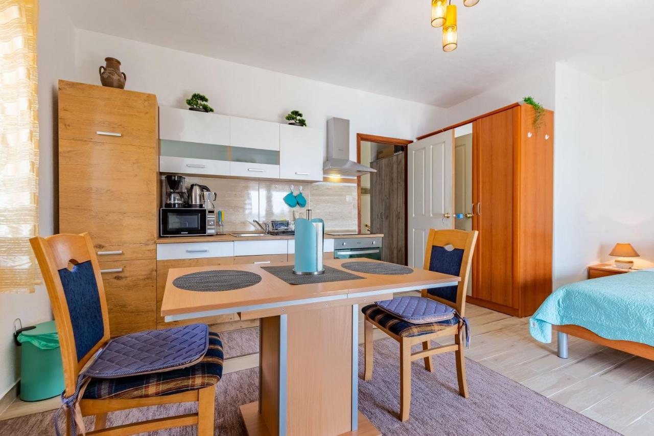 Mare-More Studio W Balcony And Beach Front And View Zadar Exteriér fotografie